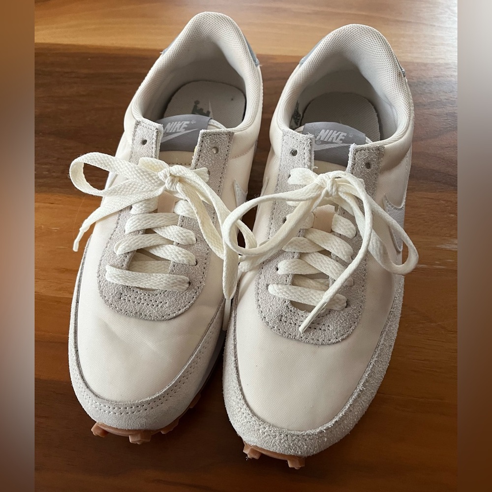 Nike Daybreak Sneakers Women’s Size 6 Cream/Light Grey/Gum Sole